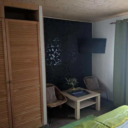 펜션 Ruhiges Mit Gemuetlicher Terrasse By Interhome